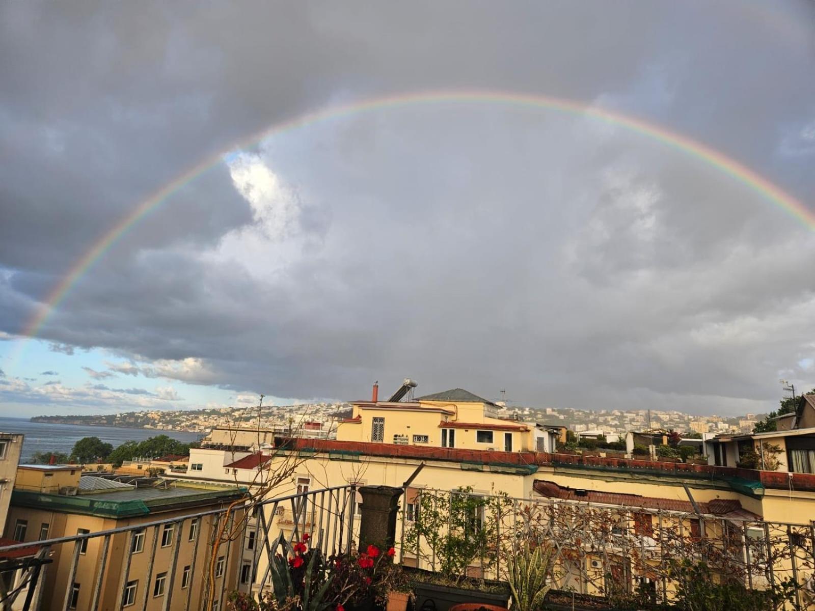 Appartement La Casa Di Nettuno à Naples Extérieur photo